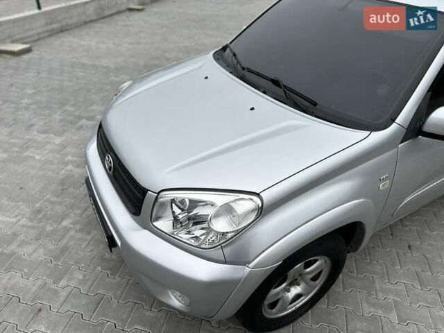 Серый Тойота РАВ 4, объемом двигателя 2 л и пробегом 286 тыс. км за 6200 $, фото 12 на Automoto.ua