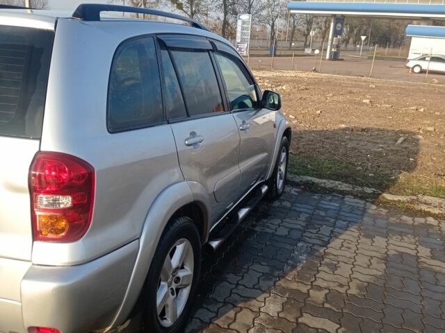 Серый Тойота РАВ 4, объемом двигателя 2 л и пробегом 266 тыс. км за 6900 $, фото 1 на Automoto.ua