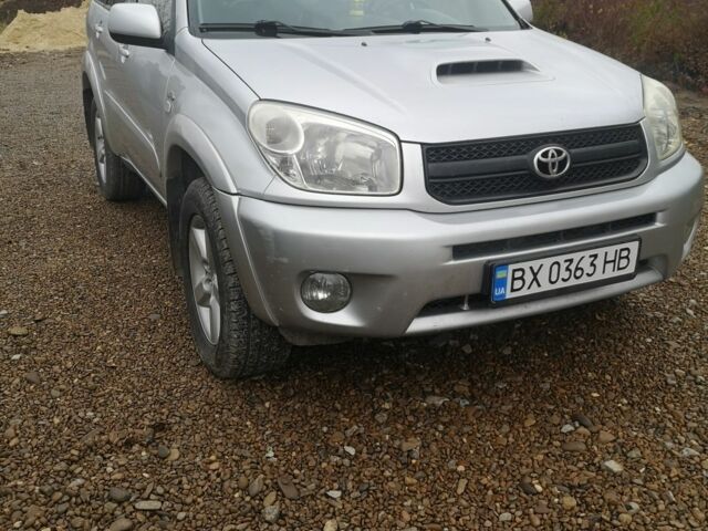 Серый Тойота РАВ 4, объемом двигателя 2 л и пробегом 241 тыс. км за 7000 $, фото 1 на Automoto.ua