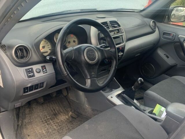 Серый Тойота РАВ 4, объемом двигателя 2 л и пробегом 360 тыс. км за 3500 $, фото 6 на Automoto.ua