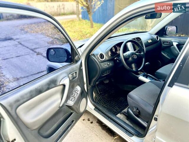 Серый Тойота РАВ 4, объемом двигателя 2 л и пробегом 173 тыс. км за 7900 $, фото 5 на Automoto.ua