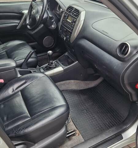 Серый Тойота РАВ 4, объемом двигателя 2 л и пробегом 265 тыс. км за 6000 $, фото 15 на Automoto.ua