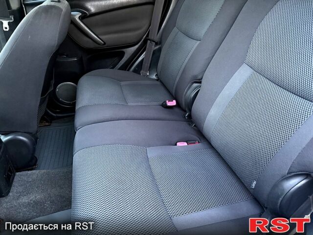 Серый Тойота РАВ 4, объемом двигателя 2 л и пробегом 270 тыс. км за 6300 $, фото 11 на Automoto.ua