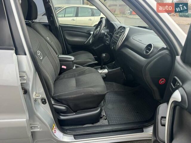 Серый Тойота РАВ 4, объемом двигателя 2 л и пробегом 187 тыс. км за 7700 $, фото 56 на Automoto.ua