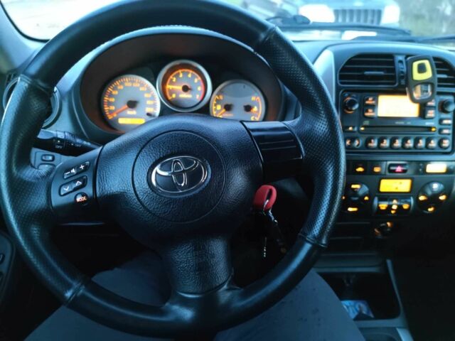 Серый Тойота РАВ 4, объемом двигателя 2 л и пробегом 320 тыс. км за 3800 $, фото 16 на Automoto.ua