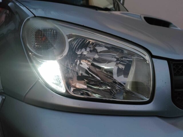 Серый Тойота РАВ 4, объемом двигателя 2 л и пробегом 320 тыс. км за 3800 $, фото 12 на Automoto.ua