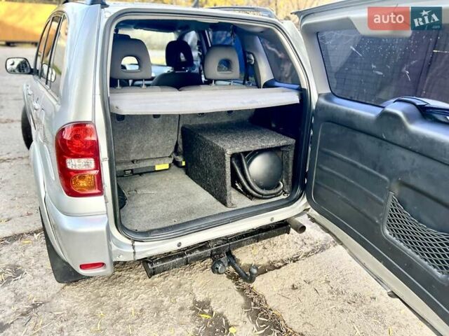 Серый Тойота РАВ 4, объемом двигателя 2 л и пробегом 173 тыс. км за 7900 $, фото 12 на Automoto.ua