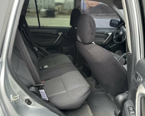 Серый Тойота РАВ 4, объемом двигателя 2 л и пробегом 286 тыс. км за 6200 $, фото 18 на Automoto.ua