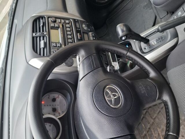 Серый Тойота РАВ 4, объемом двигателя 2 л и пробегом 100 тыс. км за 9500 $, фото 6 на Automoto.ua