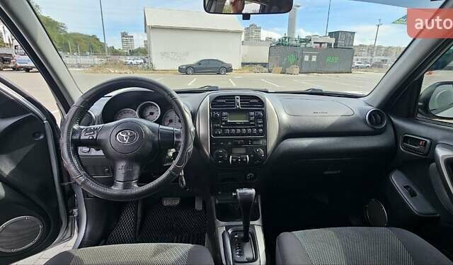 Серый Тойота РАВ 4, объемом двигателя 2 л и пробегом 160 тыс. км за 9000 $, фото 10 на Automoto.ua