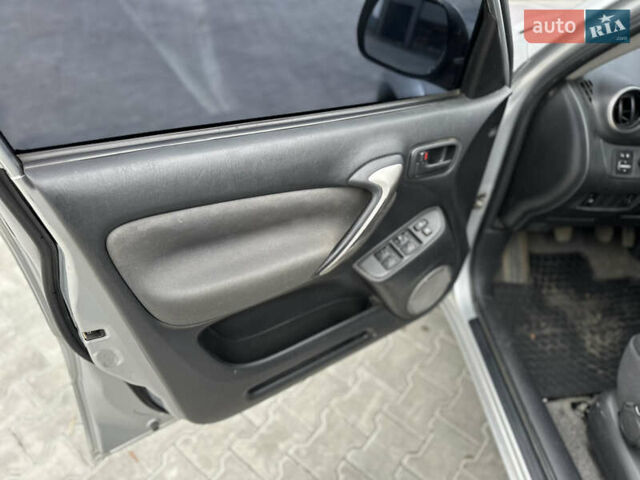 Серый Тойота РАВ 4, объемом двигателя 2 л и пробегом 286 тыс. км за 6200 $, фото 23 на Automoto.ua