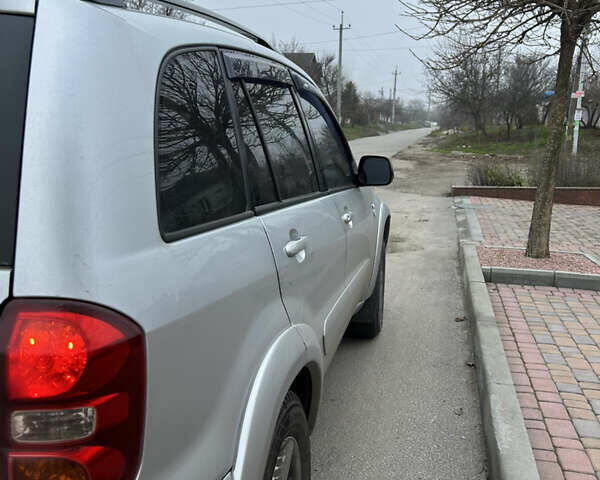 Серый Тойота РАВ 4, объемом двигателя 2 л и пробегом 300 тыс. км за 7000 $, фото 5 на Automoto.ua