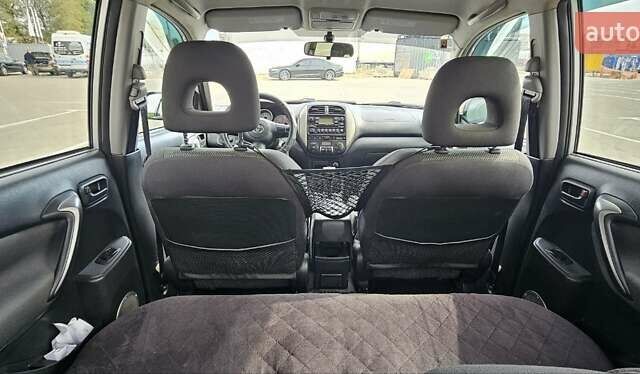 Серый Тойота РАВ 4, объемом двигателя 2 л и пробегом 160 тыс. км за 9000 $, фото 3 на Automoto.ua