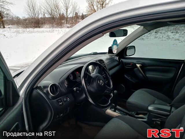 Серый Тойота РАВ 4, объемом двигателя 2 л и пробегом 231 тыс. км за 7700 $, фото 4 на Automoto.ua