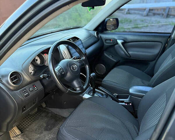 Серый Тойота РАВ 4, объемом двигателя 2 л и пробегом 283 тыс. км за 7200 $, фото 8 на Automoto.ua