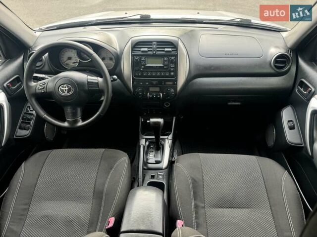 Серый Тойота РАВ 4, объемом двигателя 2 л и пробегом 187 тыс. км за 7700 $, фото 61 на Automoto.ua