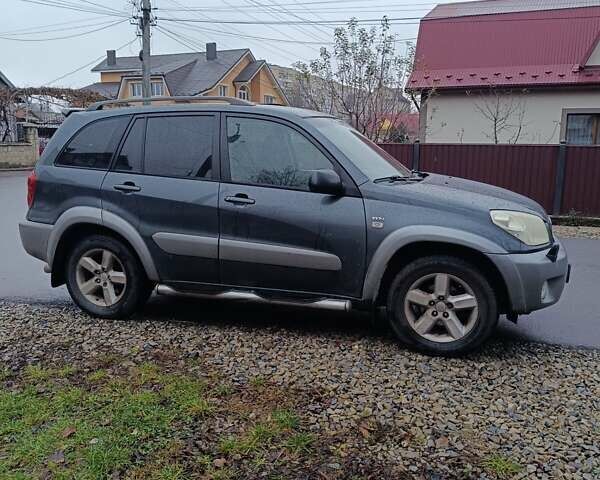 Серый Тойота РАВ 4, объемом двигателя 2 л и пробегом 209 тыс. км за 6700 $, фото 2 на Automoto.ua