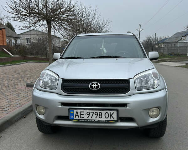 Серый Тойота РАВ 4, объемом двигателя 2 л и пробегом 300 тыс. км за 7000 $, фото 1 на Automoto.ua