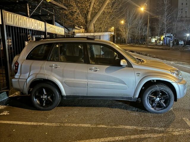 Сірий Тойота РАВ 4, об'ємом двигуна 2.2 л та пробігом 206 тис. км за 4800 $, фото 2 на Automoto.ua