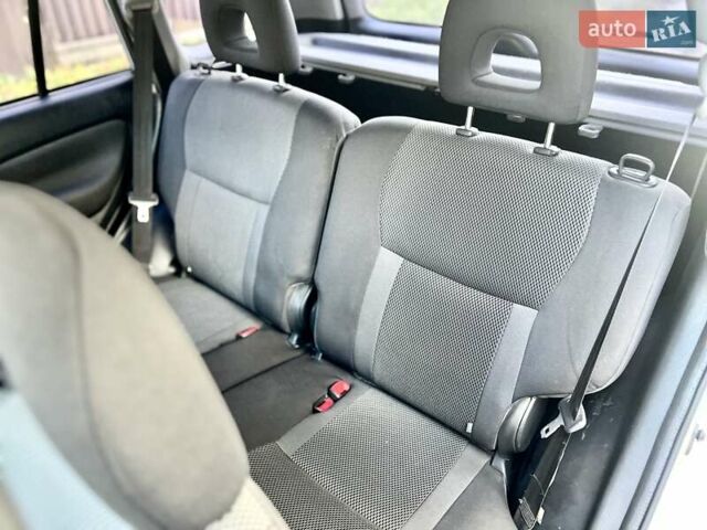 Серый Тойота РАВ 4, объемом двигателя 2 л и пробегом 173 тыс. км за 7900 $, фото 6 на Automoto.ua