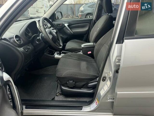 Серый Тойота РАВ 4, объемом двигателя 2 л и пробегом 187 тыс. км за 7700 $, фото 53 на Automoto.ua