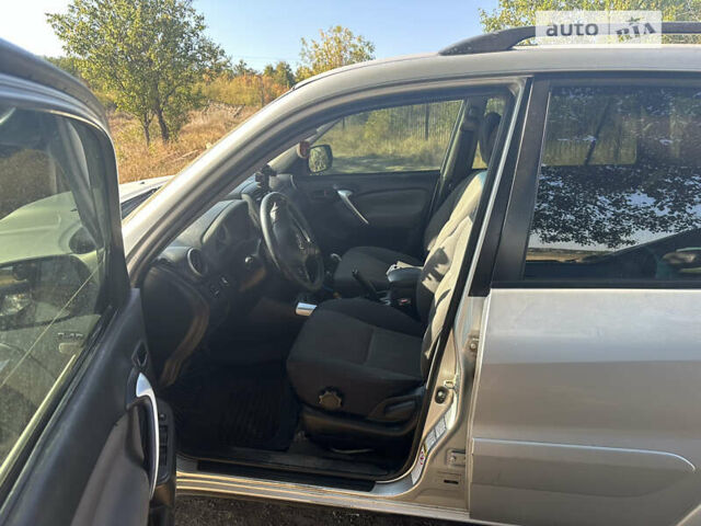 Серый Тойота РАВ 4, объемом двигателя 2 л и пробегом 365 тыс. км за 5500 $, фото 3 на Automoto.ua