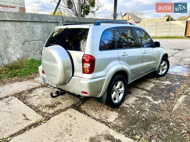 Серый Тойота РАВ 4, объемом двигателя 2 л и пробегом 173 тыс. км за 7900 $, фото 2 на Automoto.ua