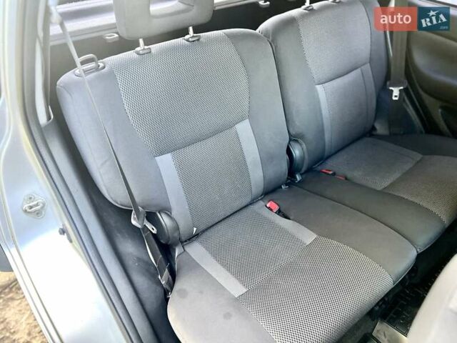 Серый Тойота РАВ 4, объемом двигателя 2 л и пробегом 173 тыс. км за 7900 $, фото 7 на Automoto.ua