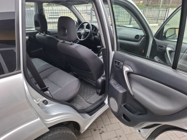 Серый Тойота РАВ 4, объемом двигателя 2 л и пробегом 100 тыс. км за 9500 $, фото 8 на Automoto.ua