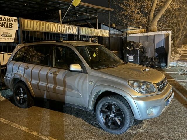 Сірий Тойота РАВ 4, об'ємом двигуна 2.2 л та пробігом 206 тис. км за 4800 $, фото 3 на Automoto.ua