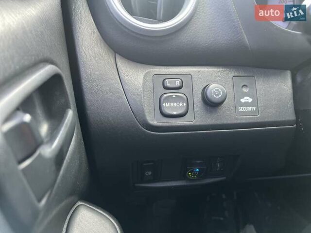 Серый Тойота РАВ 4, объемом двигателя 2 л и пробегом 173 тыс. км за 7900 $, фото 10 на Automoto.ua