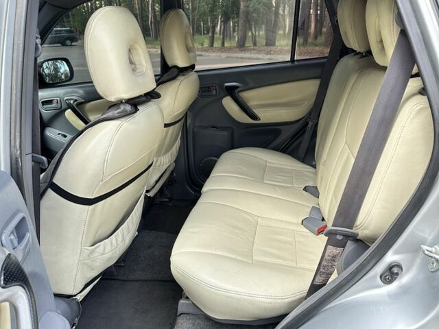 Сірий Тойота РАВ 4, об'ємом двигуна 2 л та пробігом 330 тис. км за 3800 $, фото 12 на Automoto.ua