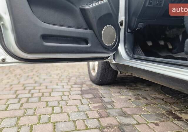 Серый Тойота РАВ 4, объемом двигателя 2 л и пробегом 265 тыс. км за 6000 $, фото 14 на Automoto.ua