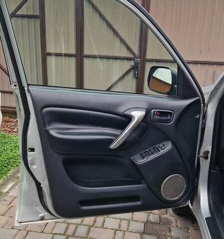 Серый Тойота РАВ 4, объемом двигателя 2 л и пробегом 265 тыс. км за 6000 $, фото 13 на Automoto.ua