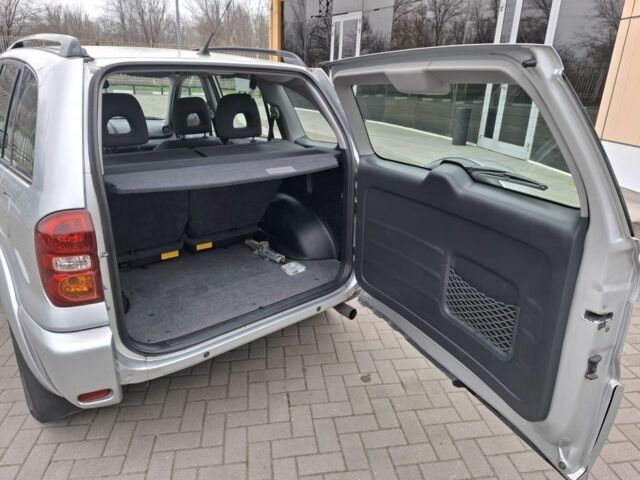 Серый Тойота РАВ 4, объемом двигателя 2 л и пробегом 100 тыс. км за 9500 $, фото 5 на Automoto.ua