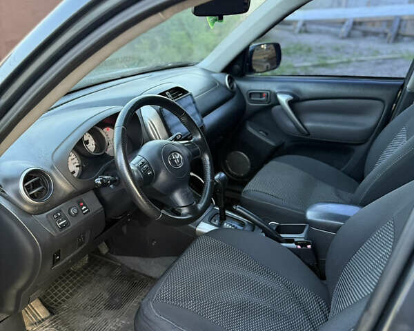 Серый Тойота РАВ 4, объемом двигателя 2 л и пробегом 283 тыс. км за 7700 $, фото 9 на Automoto.ua