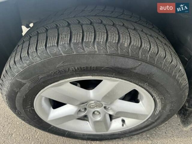 Серый Тойота РАВ 4, объемом двигателя 2 л и пробегом 187 тыс. км за 7700 $, фото 66 на Automoto.ua