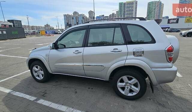 Серый Тойота РАВ 4, объемом двигателя 2 л и пробегом 160 тыс. км за 9000 $, фото 4 на Automoto.ua