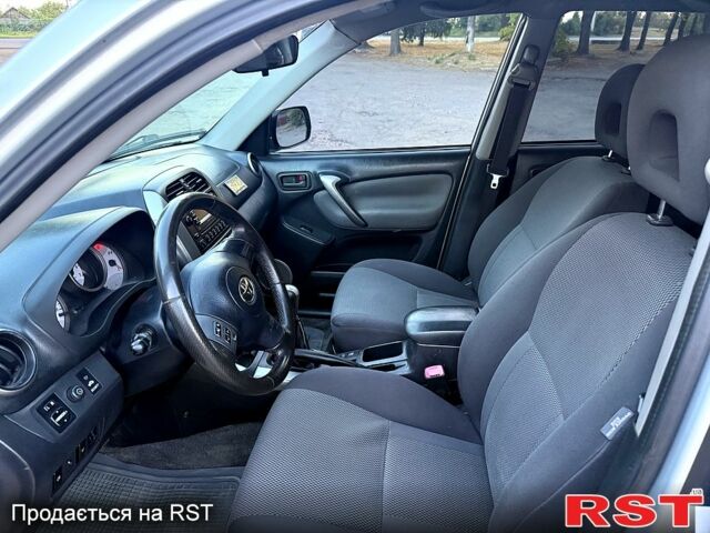 Серый Тойота РАВ 4, объемом двигателя 2 л и пробегом 270 тыс. км за 6300 $, фото 8 на Automoto.ua