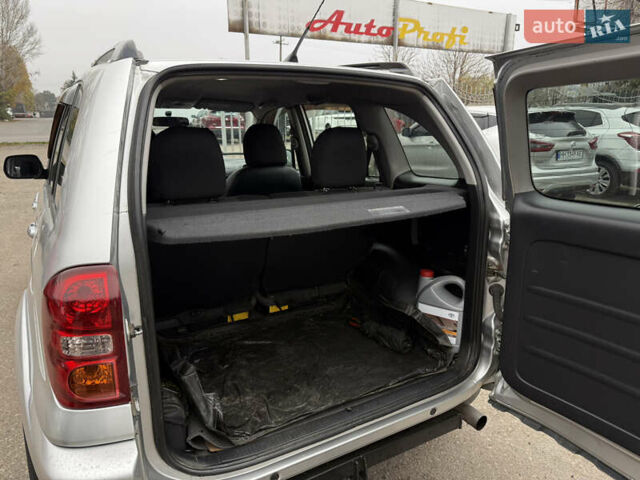 Сірий Тойота РАВ 4, об'ємом двигуна 2 л та пробігом 210 тис. км за 6999 $, фото 24 на Automoto.ua