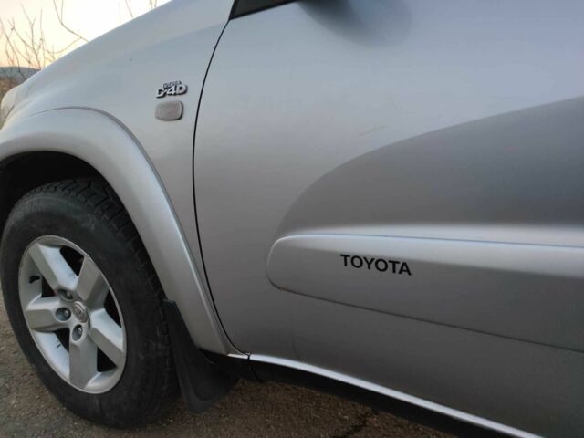 Серый Тойота РАВ 4, объемом двигателя 2 л и пробегом 320 тыс. км за 3800 $, фото 10 на Automoto.ua