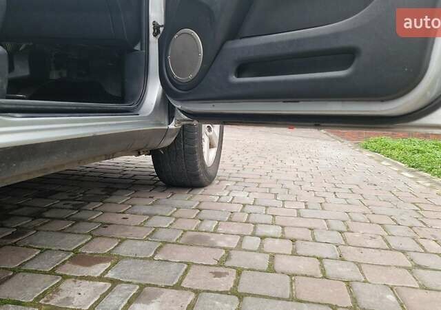 Серый Тойота РАВ 4, объемом двигателя 2 л и пробегом 265 тыс. км за 6000 $, фото 16 на Automoto.ua