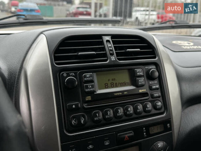 Сірий Тойота РАВ 4, об'ємом двигуна 2 л та пробігом 210 тис. км за 6999 $, фото 17 на Automoto.ua