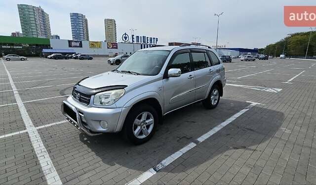 Серый Тойота РАВ 4, объемом двигателя 2 л и пробегом 160 тыс. км за 9000 $, фото 2 на Automoto.ua