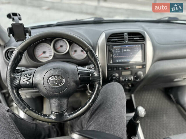 Серый Тойота РАВ 4, объемом двигателя 2 л и пробегом 286 тыс. км за 6200 $, фото 24 на Automoto.ua