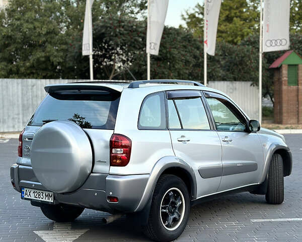 Серый Тойота РАВ 4, объемом двигателя 2 л и пробегом 160 тыс. км за 7900 $, фото 4 на Automoto.ua