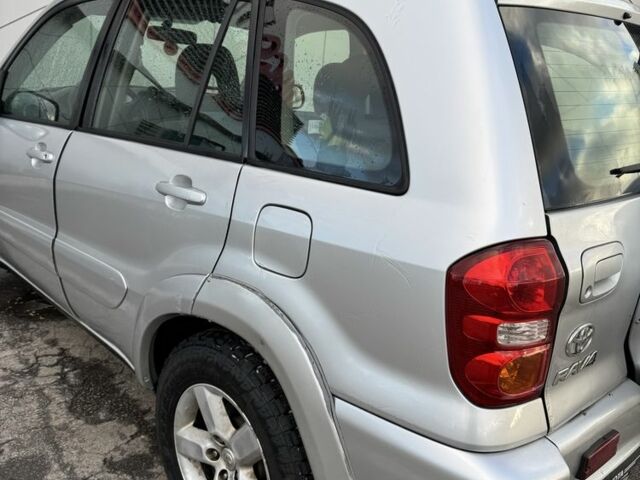 Сірий Тойота РАВ 4, об'ємом двигуна 2 л та пробігом 300 тис. км за 3785 $, фото 3 на Automoto.ua