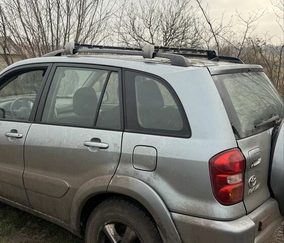 Серый Тойота РАВ 4, объемом двигателя 2 л и пробегом 365 тыс. км за 3500 $, фото 2 на Automoto.ua