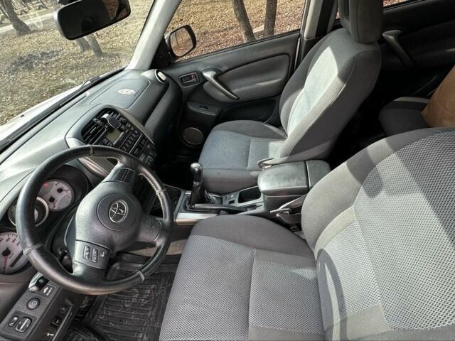 Сірий Тойота РАВ 4, об'ємом двигуна 2 л та пробігом 208 тис. км за 6800 $, фото 4 на Automoto.ua