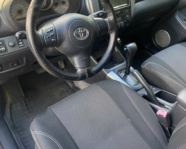Сірий Тойота РАВ 4, об'ємом двигуна 2 л та пробігом 295 тис. км за 7199 $, фото 10 на Automoto.ua